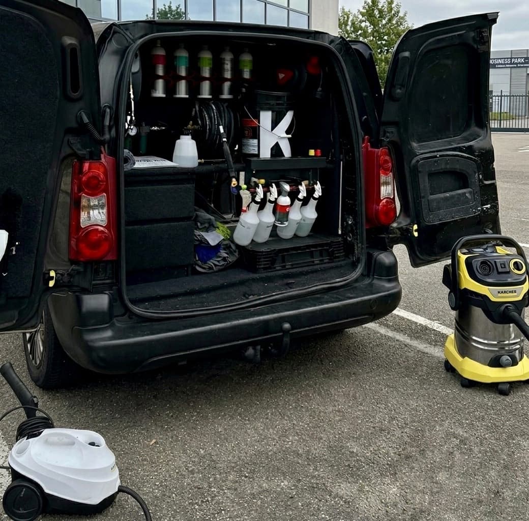 Équipement professionnel Presta Clean Auto — intervention sur parking à Nantes