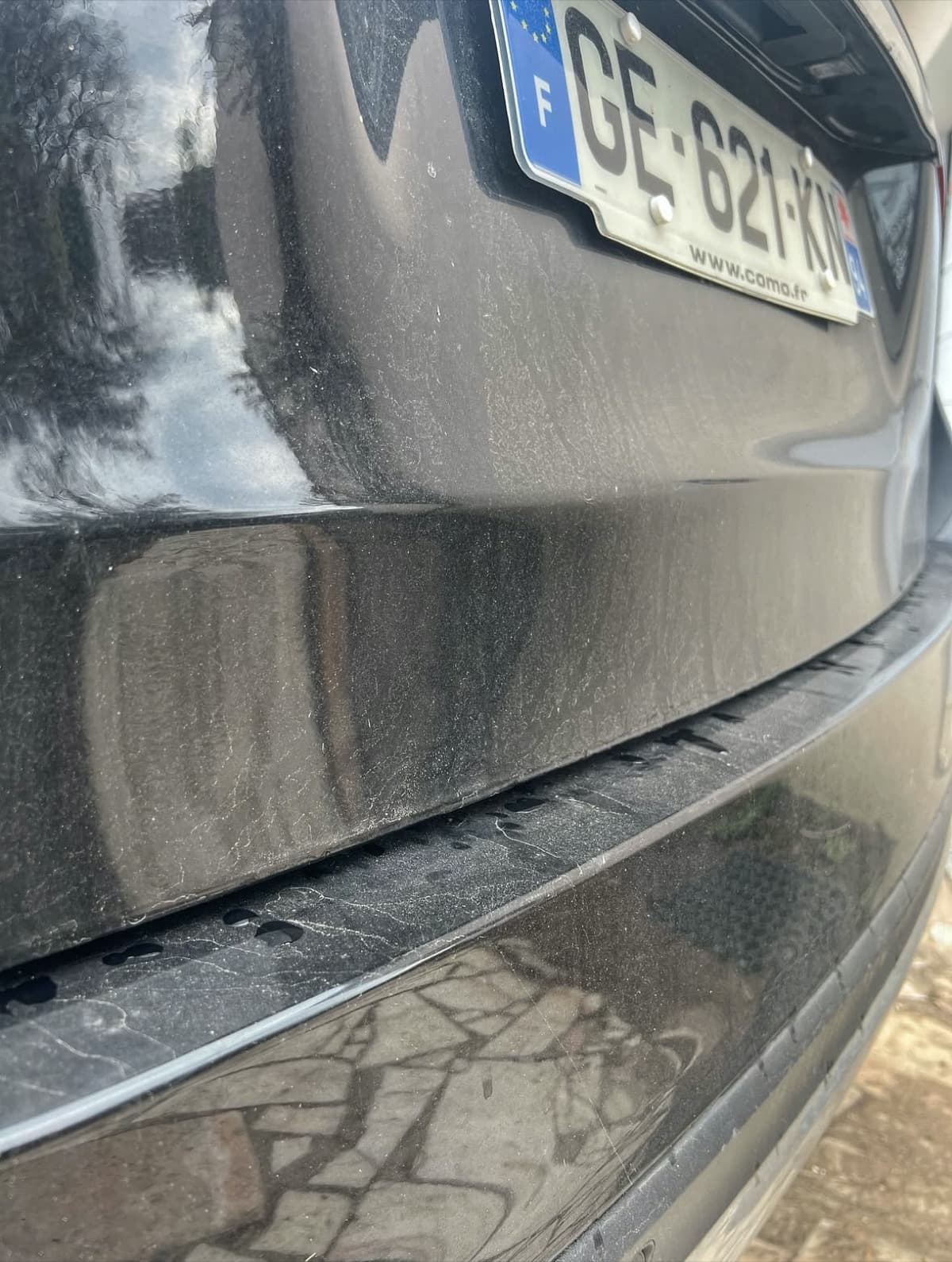 Pare-chocs arrière décrassé en France — Avant