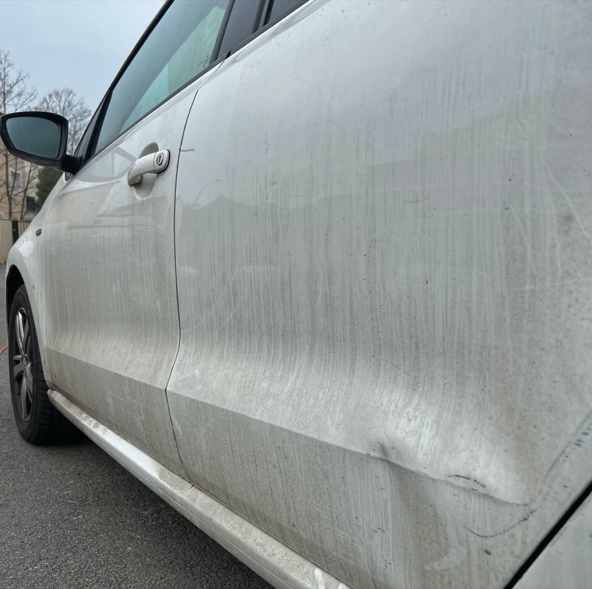 Carrosserie blanche décrassée à France — Avant