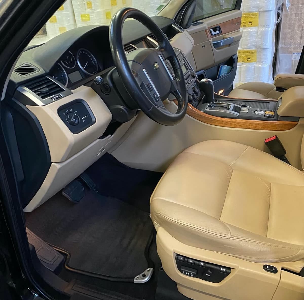 Intérieur cuir remis à neuf à France — Après