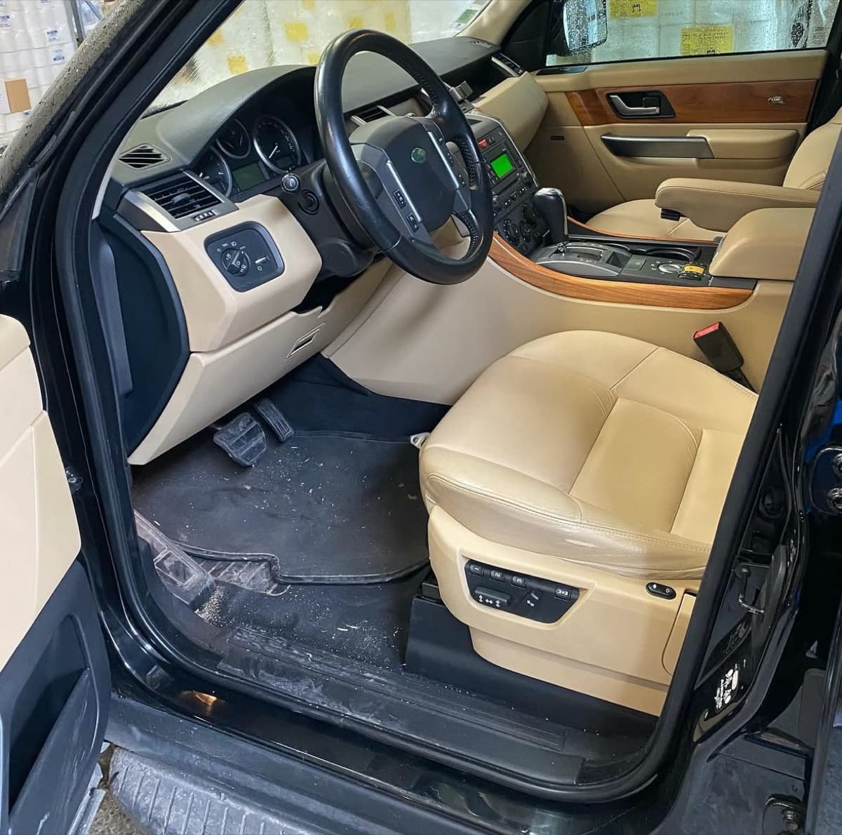 Intérieur cuir remis à neuf à France — Avant