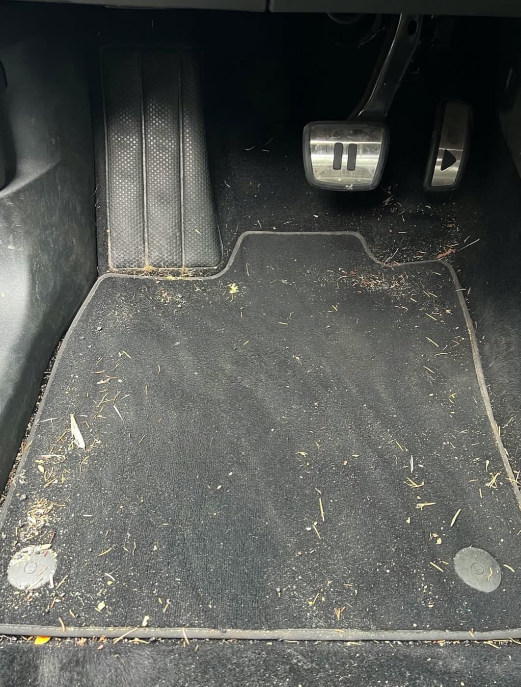 Tapis conducteur aspiré en France — Avant