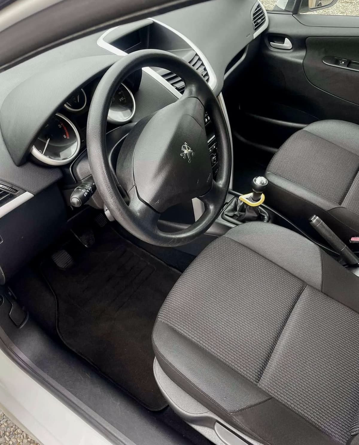 Habitacle nettoyé avant restitution à France — Après