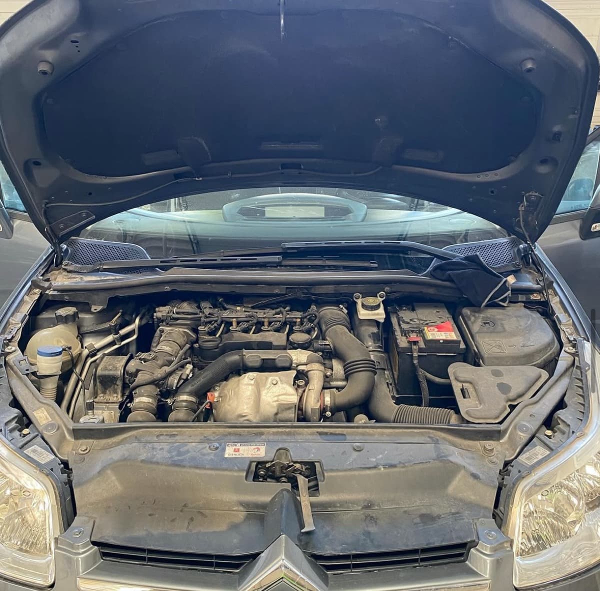 Compartiment moteur dégraissé à France — Avant