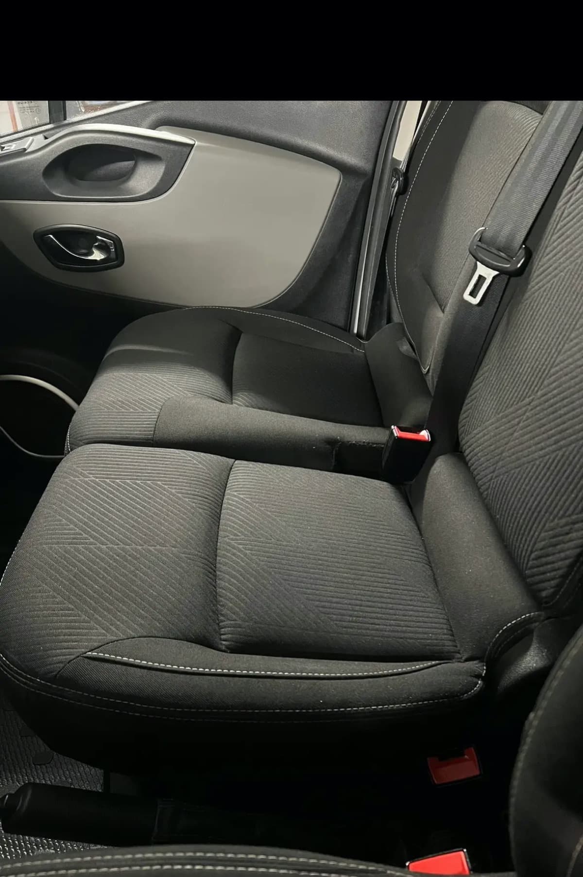 Banquette arrière détachée en France — Après