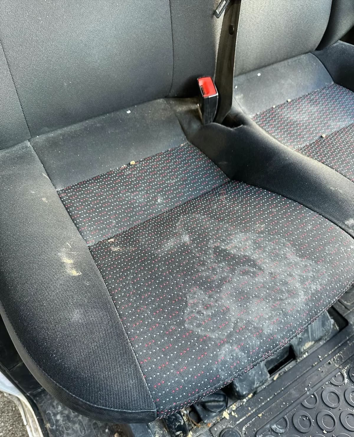 Banquette arrière nettoyée à France — Avant