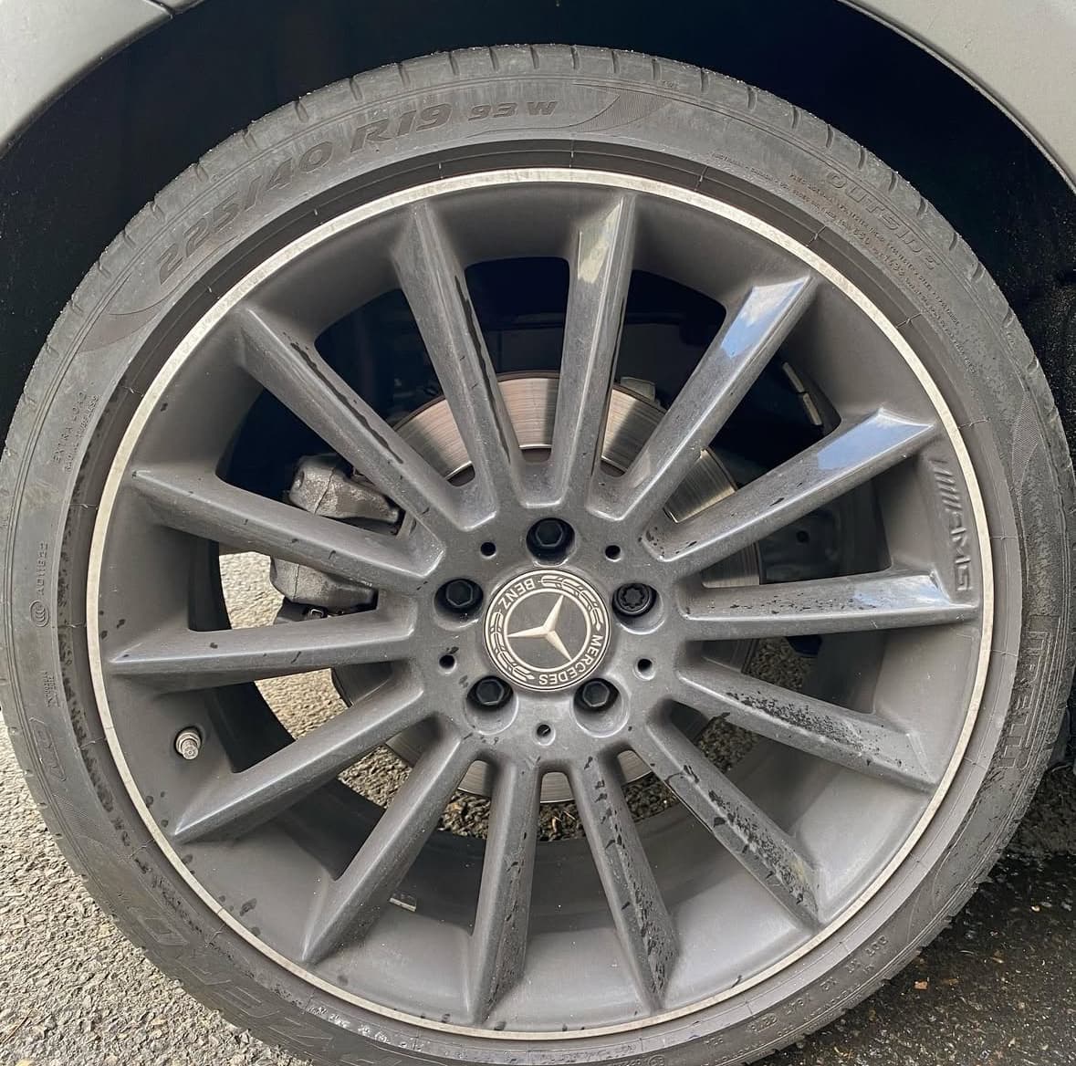 Décontamination jantes Mercedes AMG à Bordeaux Lac à Bordeaux — Avant