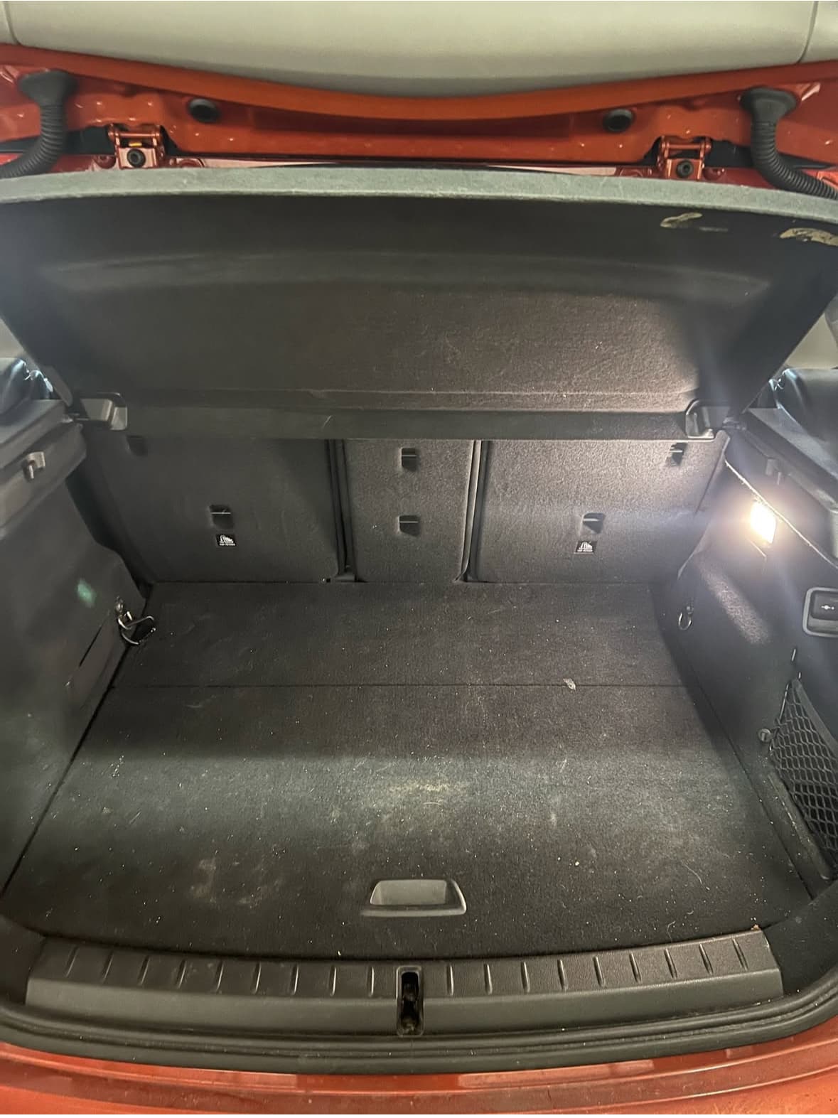 Nettoyage coffre BMW à Hérouville-Saint-Clair à Caen — Avant