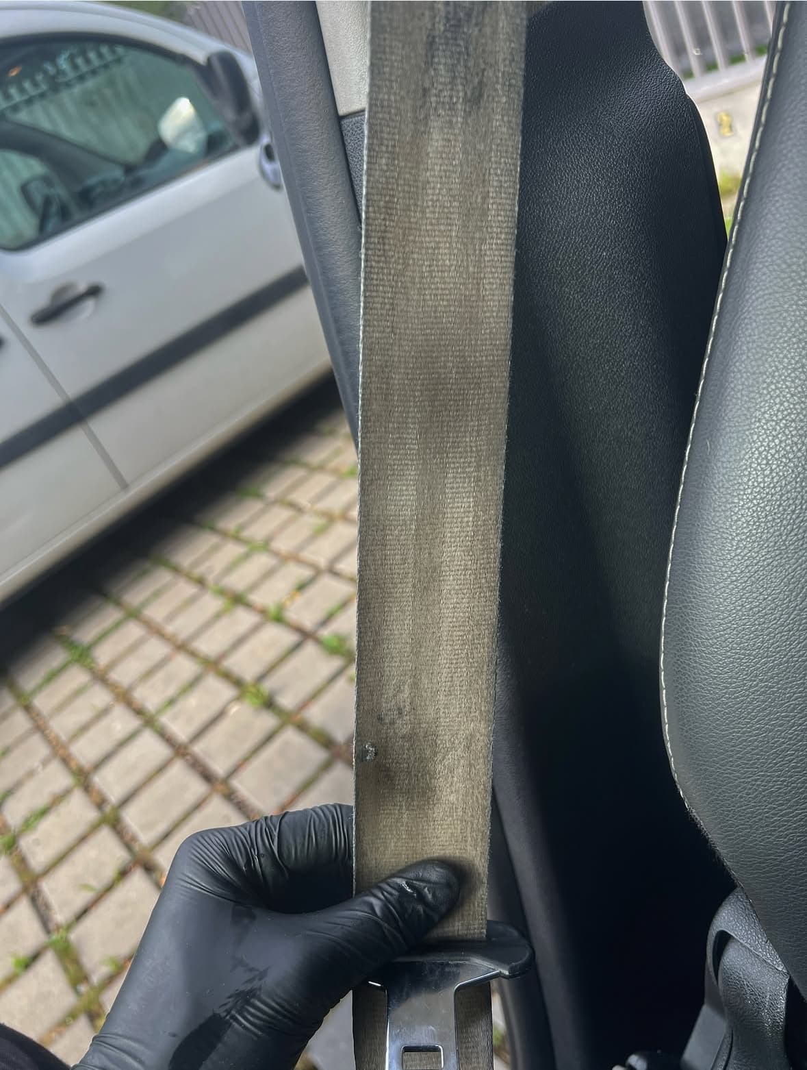 Nettoyage ceinture de sécurité à Fleury-sur-Orne à Caen — Avant