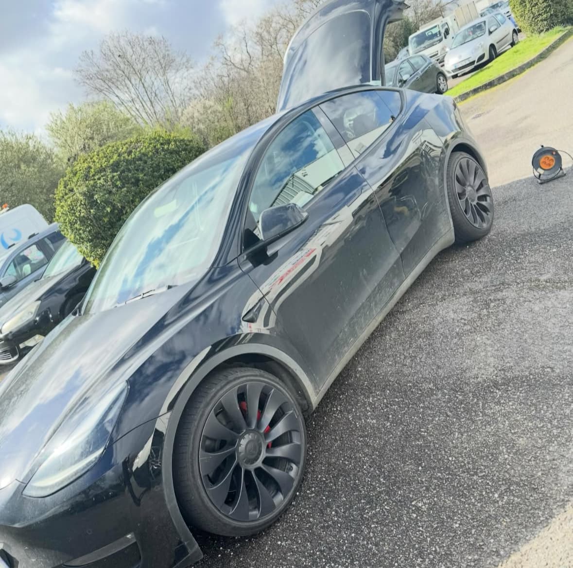 Lavage extérieur Tesla Model 3 à Lambersart à Lille — Avant