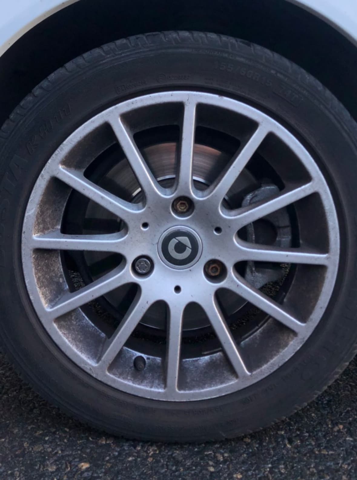 Décontamination jantes Smart à Saint-Priest à Lyon — Avant