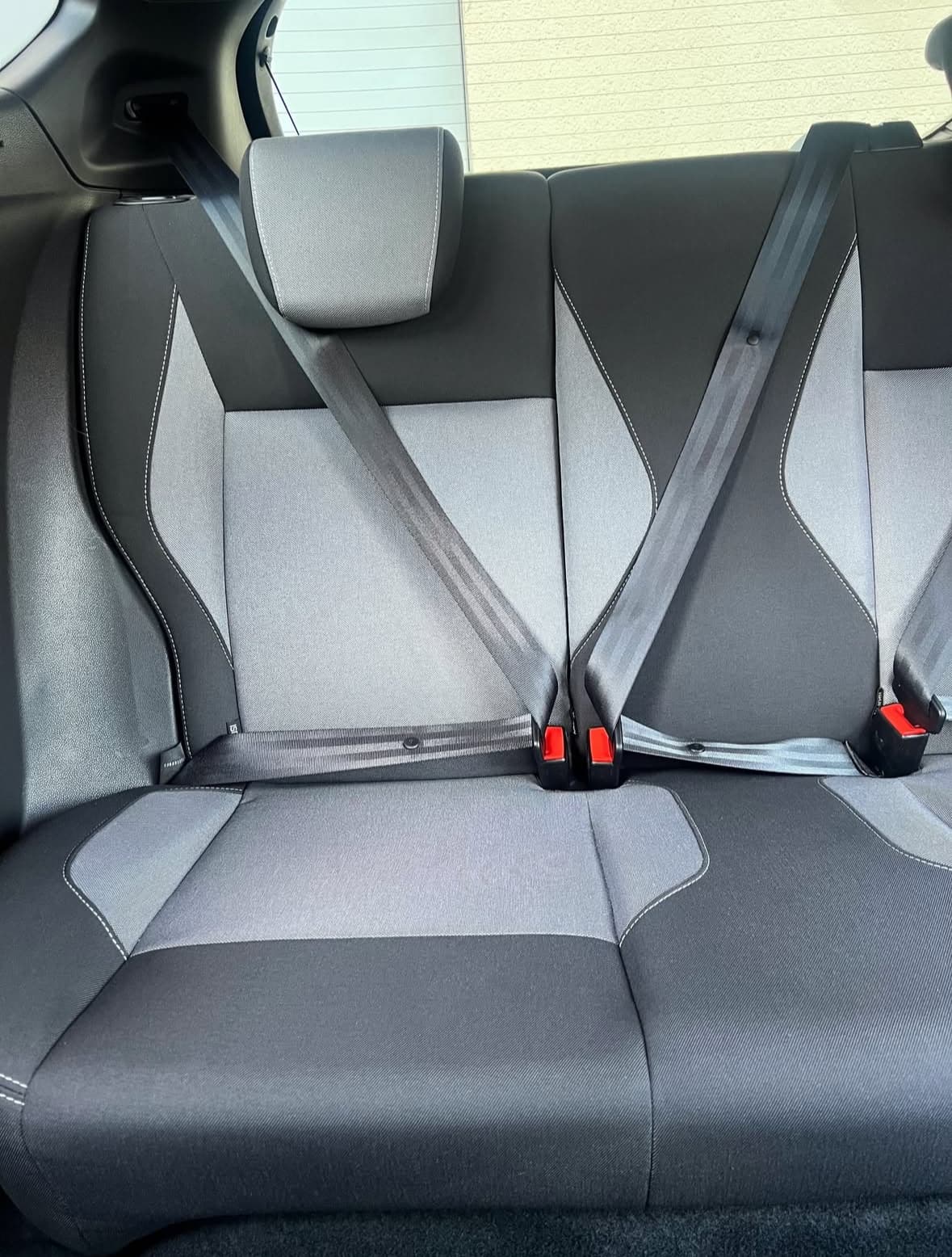 Shampoing banquette arrière tissu à Caluire-et-Cuire à Lyon — Après