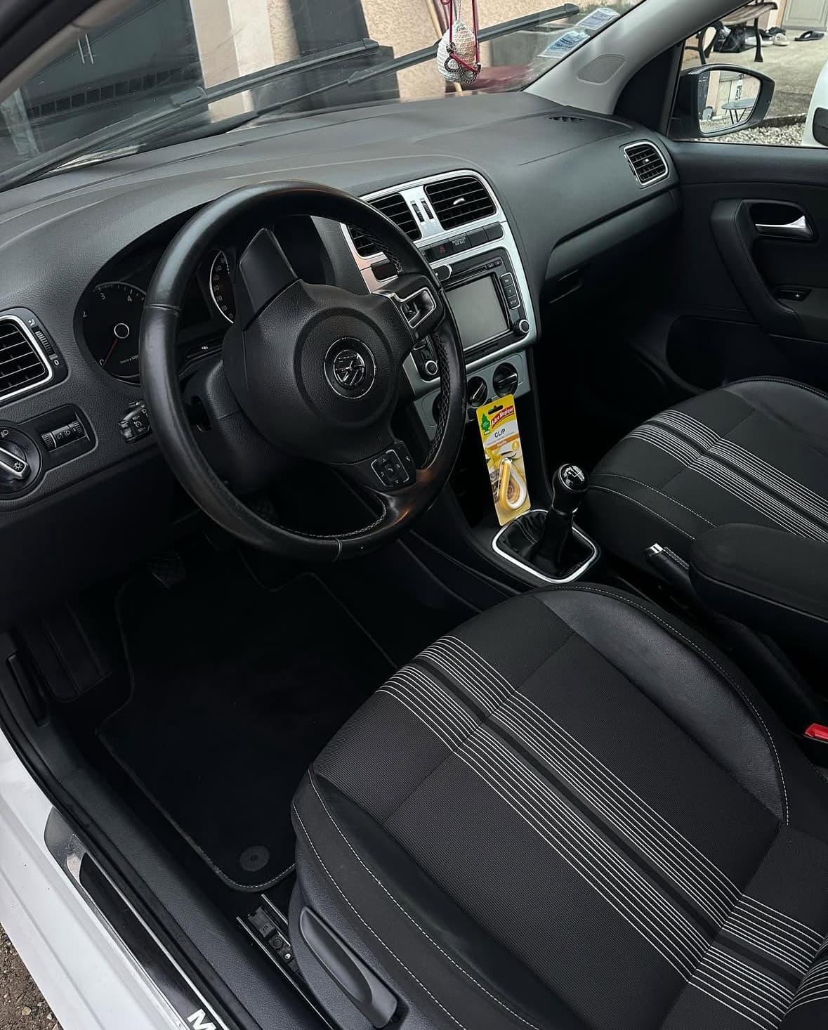 Nettoyage intérieur complet VW Polo à Villeurbanne à Lyon — Après