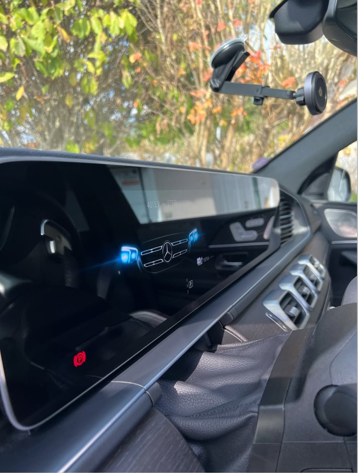 Nettoyage tableau de bord Mercedes GLE à La Ciotat à Marseille — Après