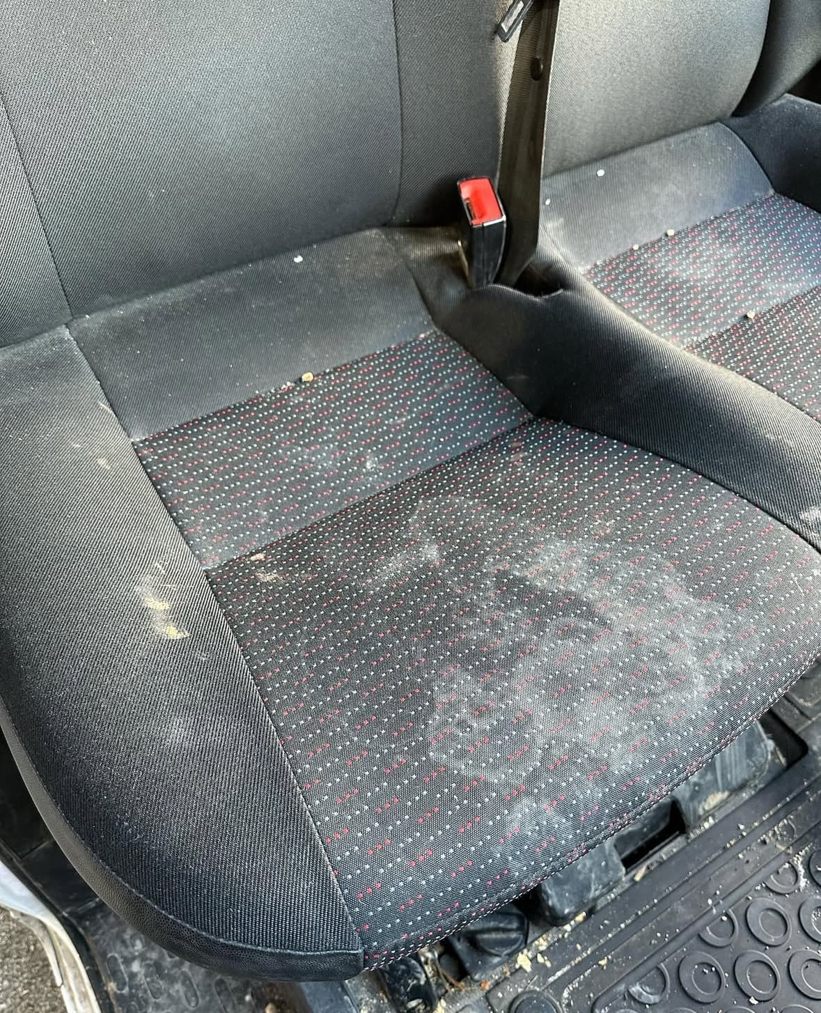 Shampoing banquette arrière à Aubagne à Marseille — Avant