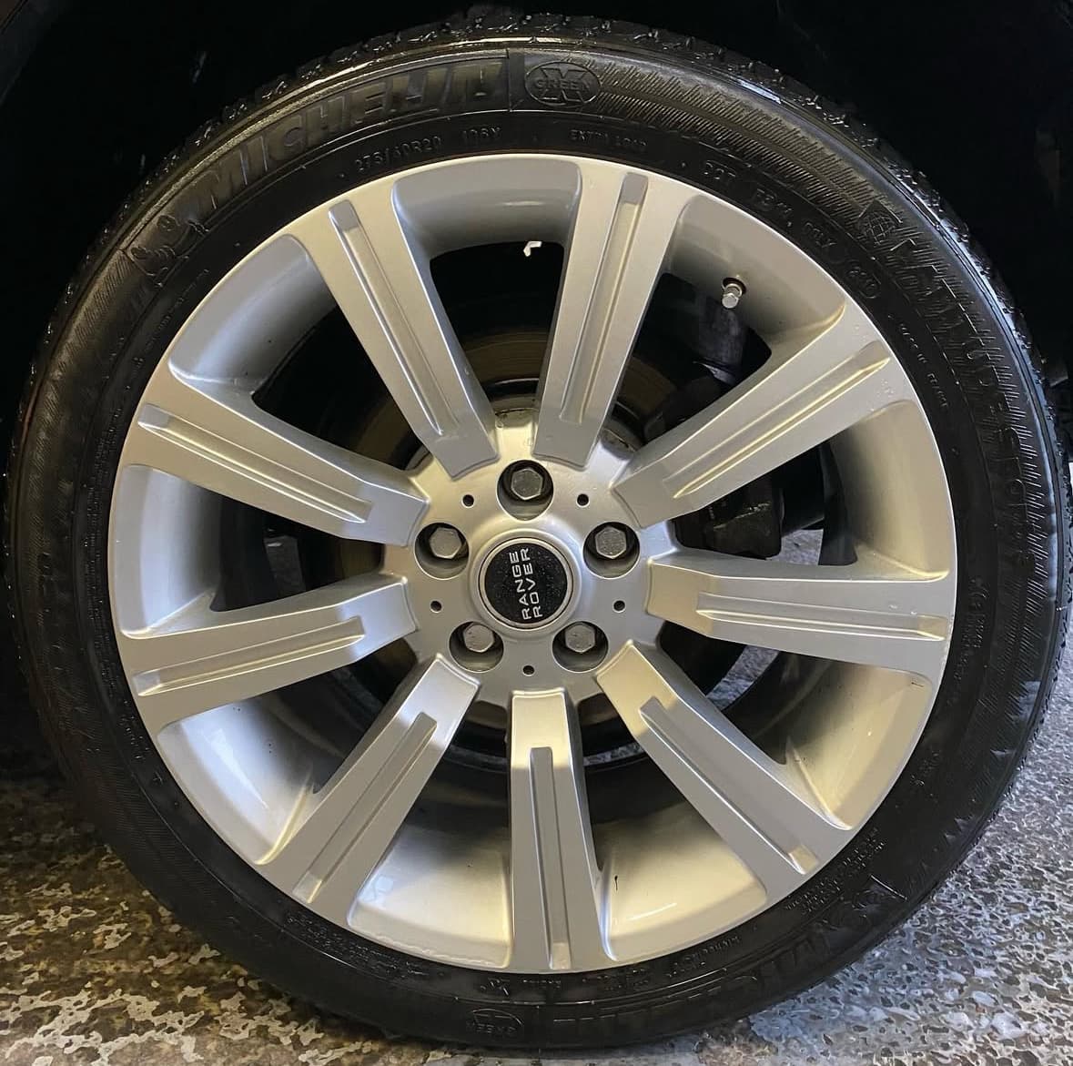 Décontamination jantes Range Rover à Pérols — Après