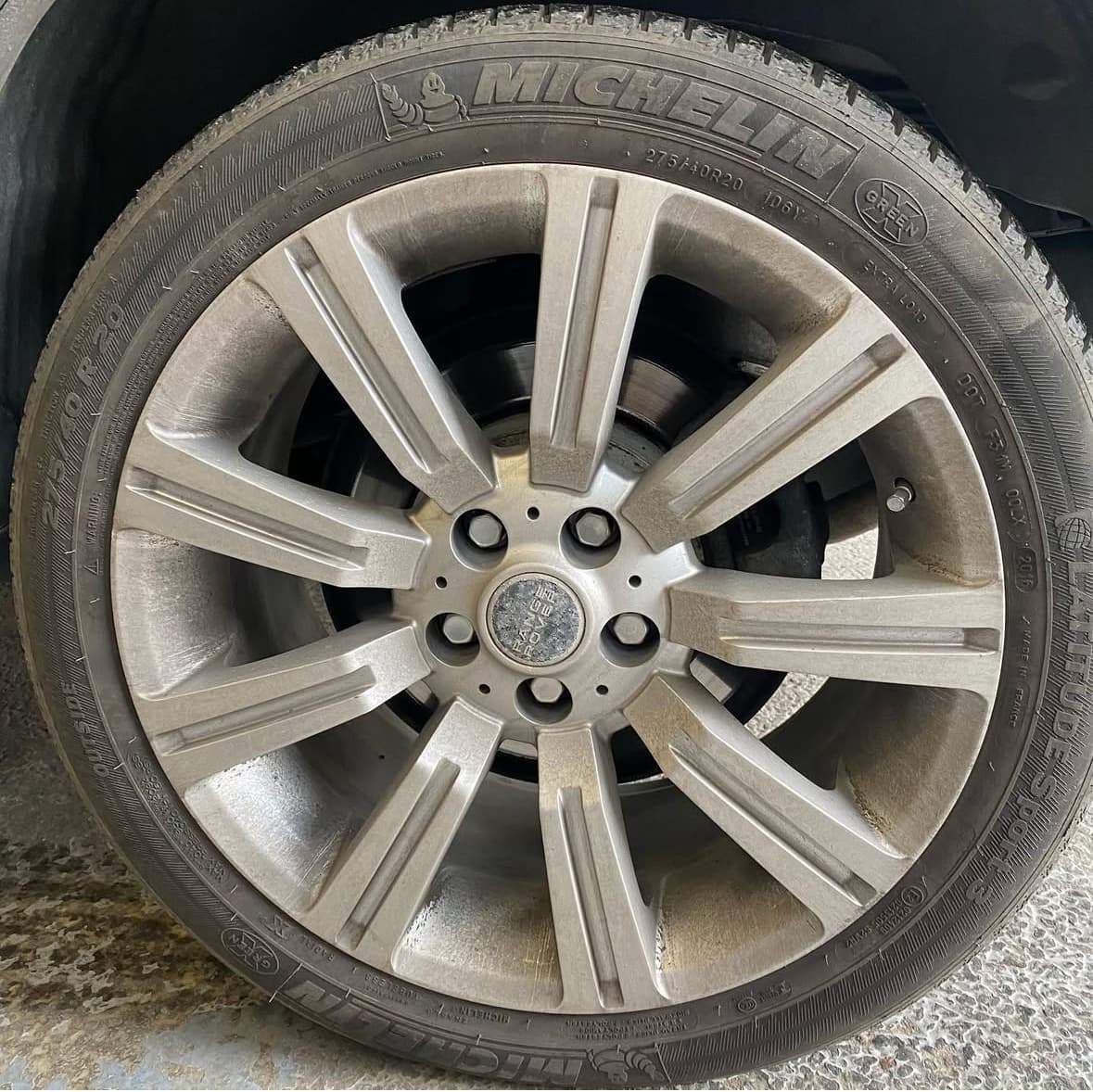 Décontamination jantes Range Rover à Pérols — Avant