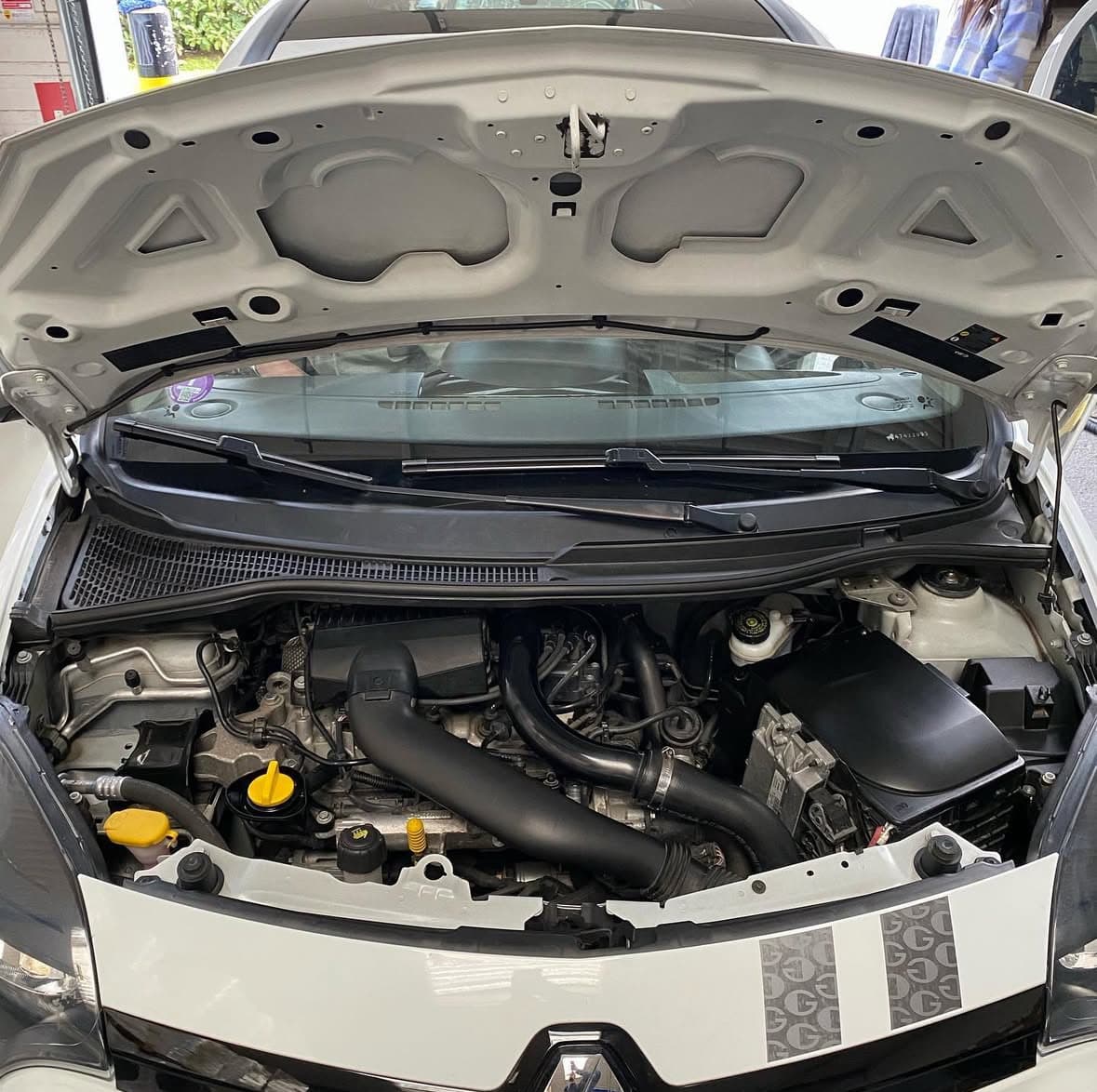 Nettoyage compartiment moteur Renault à Jacou — Après