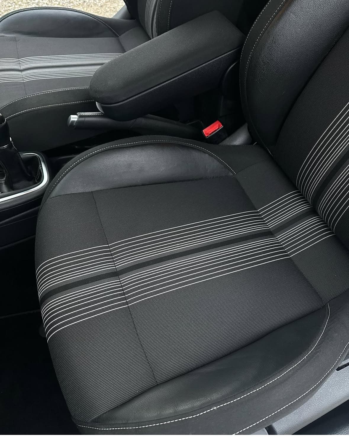 Shampoing siège tissu à Castelnau-le-Lez — Après