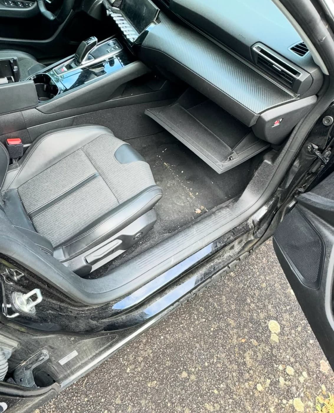 Poussières du Sahara sur votre voiture à Montpellier : comprendre, protéger et nettoyer