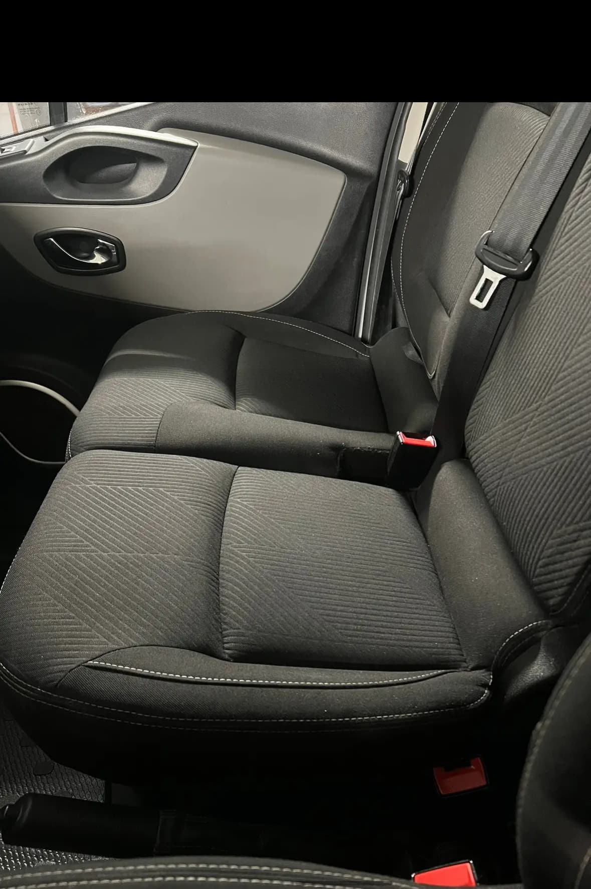 Shampoing siège utilitaire Renault Trafic à Orvault à Nantes — Après