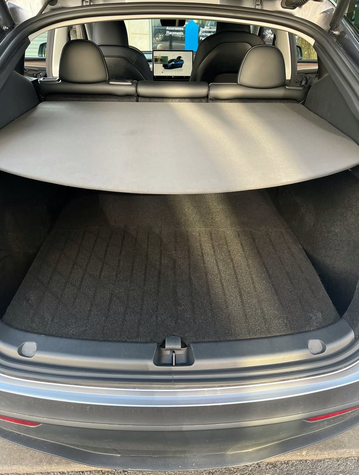 Nettoyage coffre SUV à Menton à Nice — Après