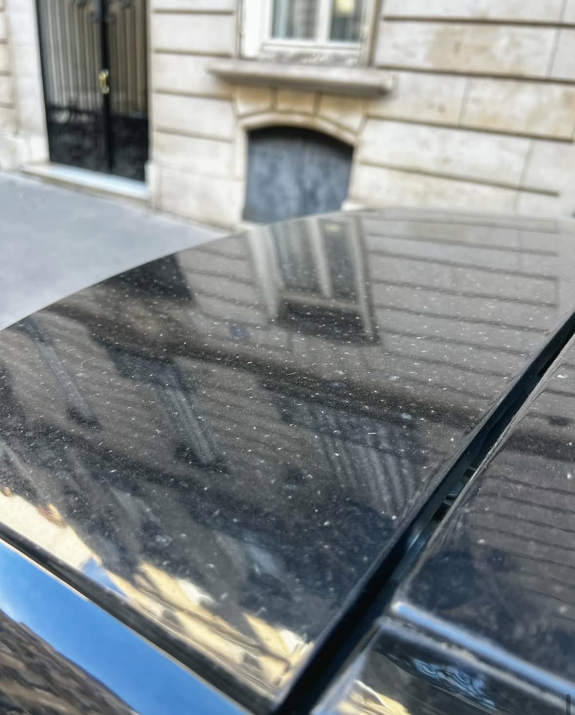 Lavage extérieur carrosserie noire à Villefranche-sur-Mer à Nice — Avant