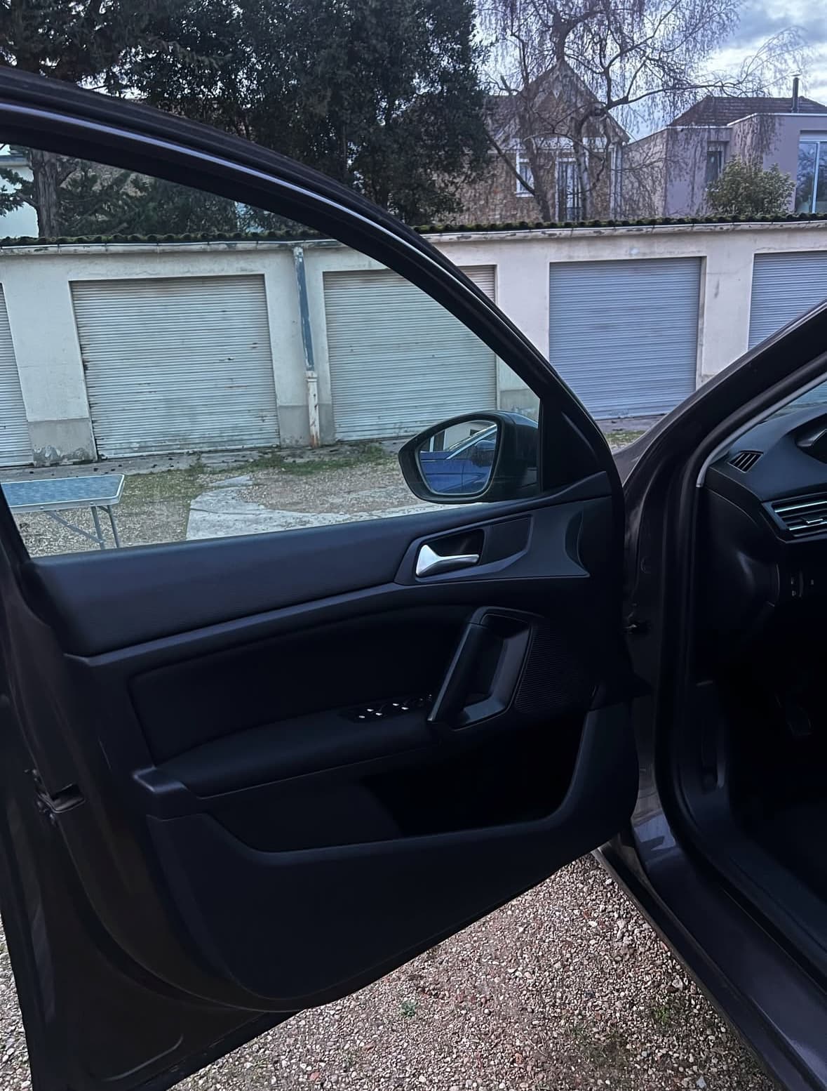 Nettoyage portière Audi à Thuir à Perpignan — Après