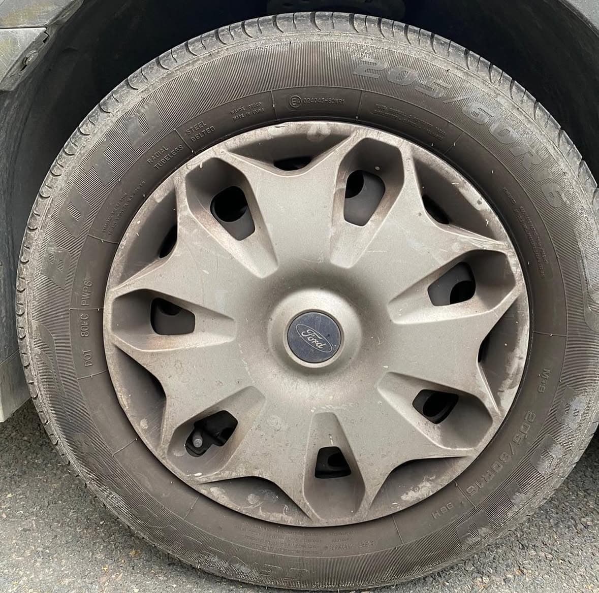 Nettoyage enjoliveur Ford à Argelès-sur-Mer à Perpignan — Avant