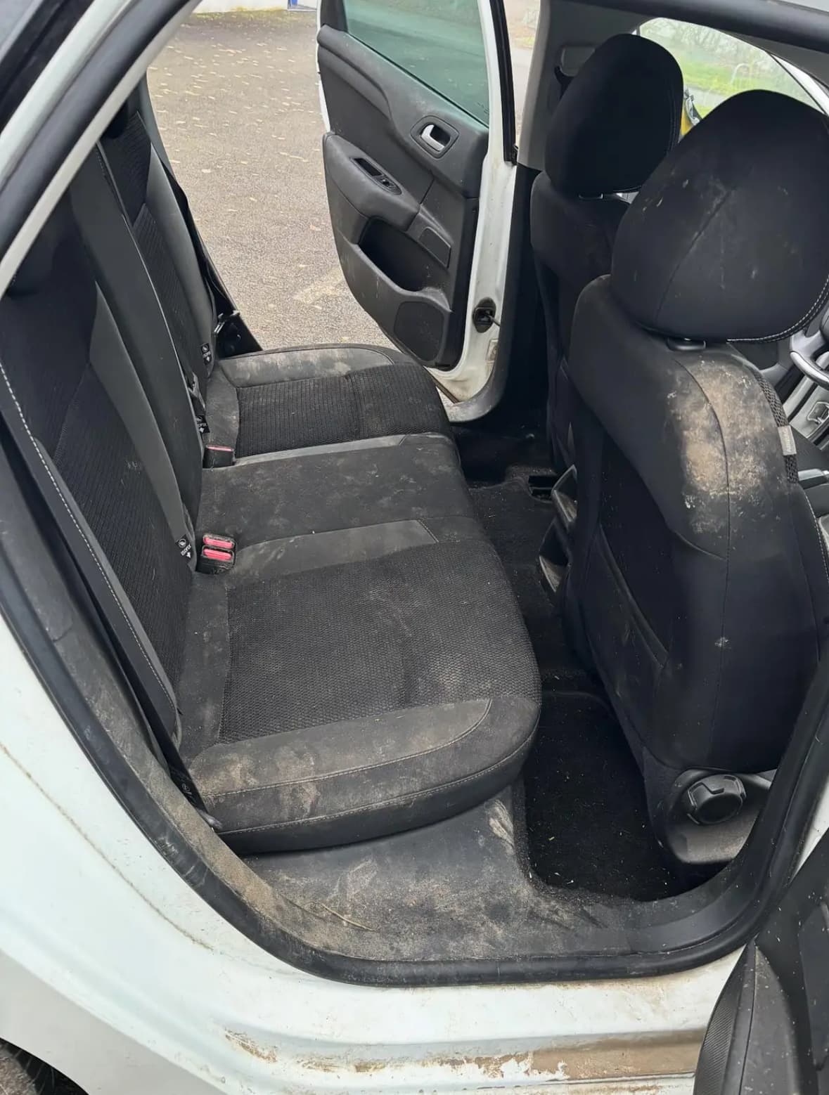 Shampoing banquette arrière Peugeot 308 à Sotteville-lès-Rouen à Rouen — Avant