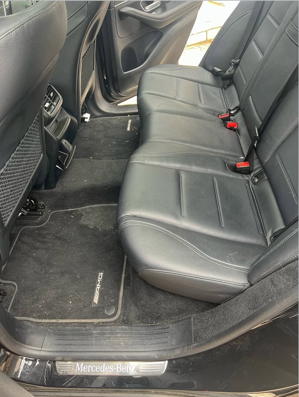 Nettoyage intérieur arrière Mercedes AMG à Illkirch-Graffenstaden à Strasbourg — Avant