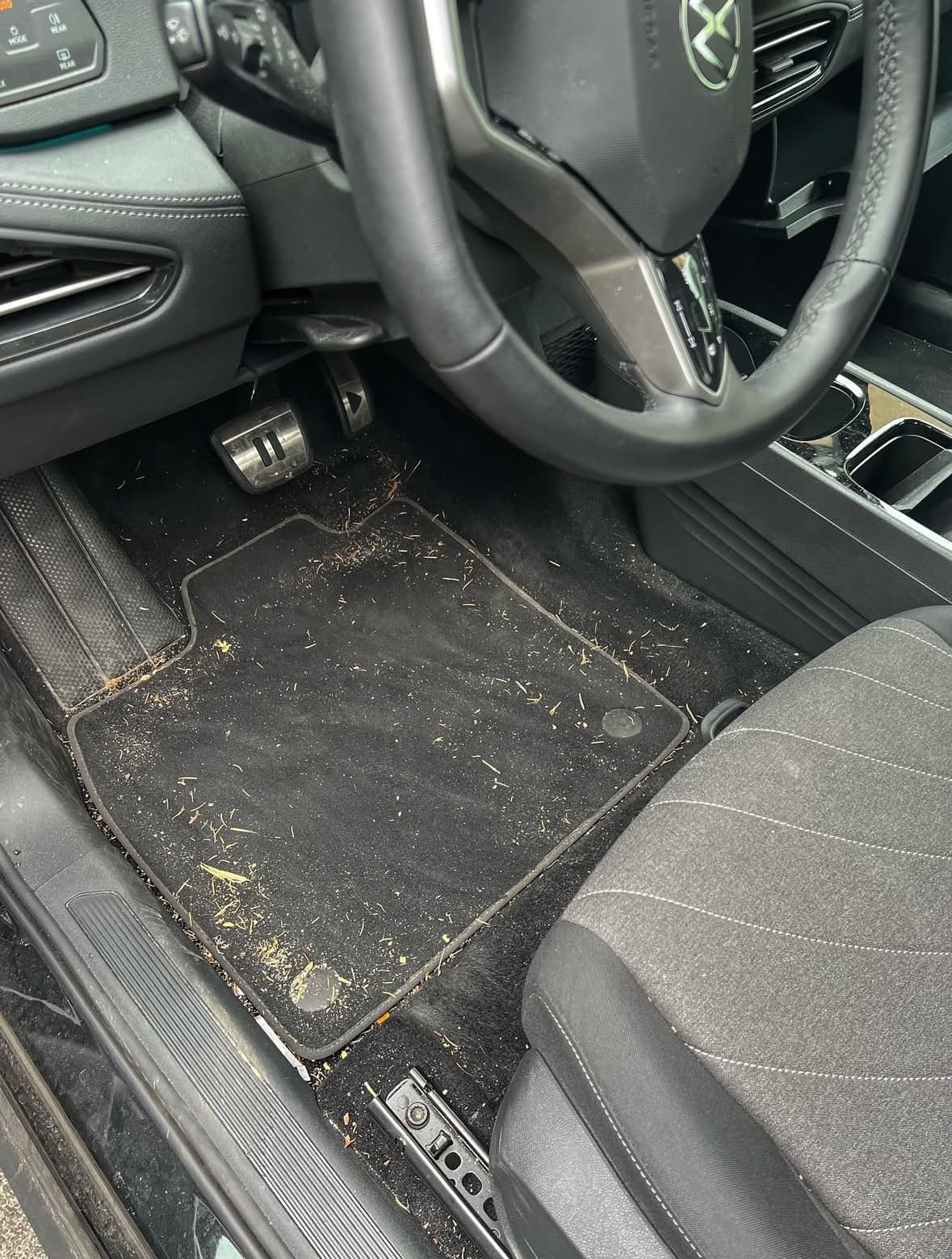 Nettoyage intérieur complet VW Tiguan à Schiltigheim à Strasbourg — Avant