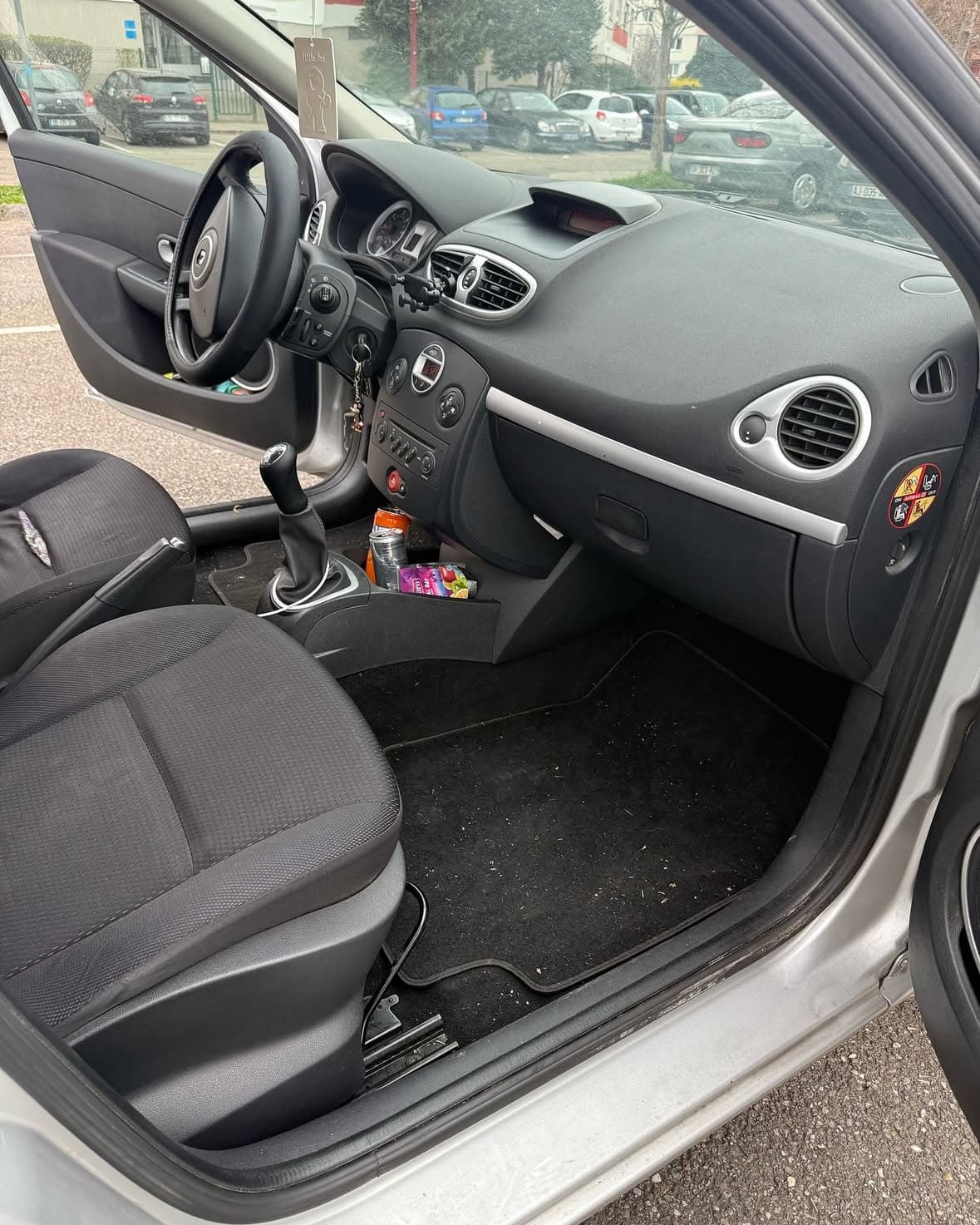 Nettoyage intérieur Renault Clio à Colomiers à Toulouse — Avant
