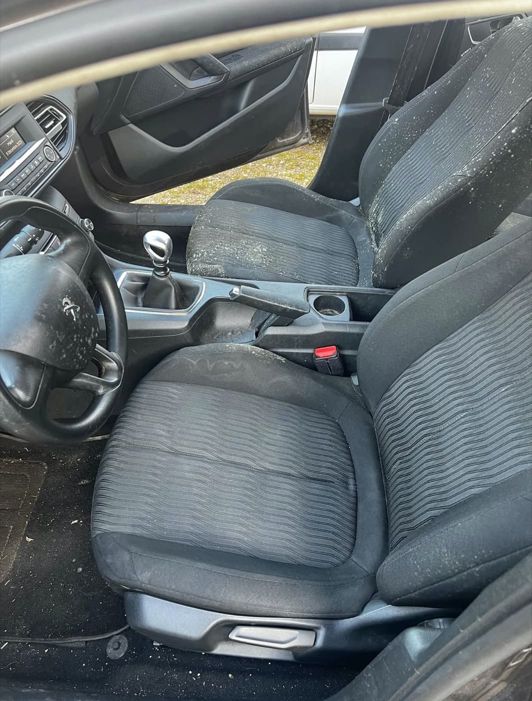 Poussière du Sahara et vent d'Autan à Toulouse : comment le sable abîme votre voiture au printemps